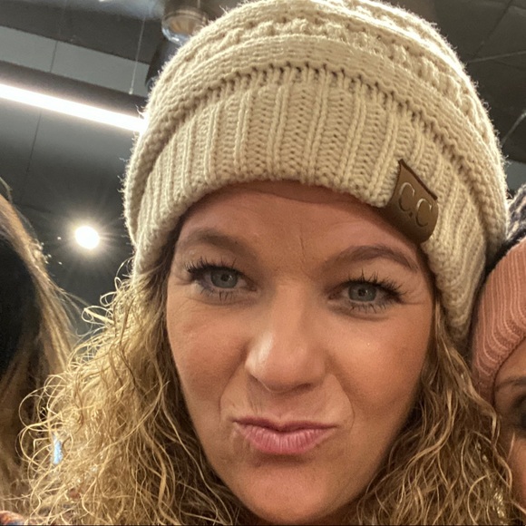 Meet your Posher, Cassie - Picture 3 of 4